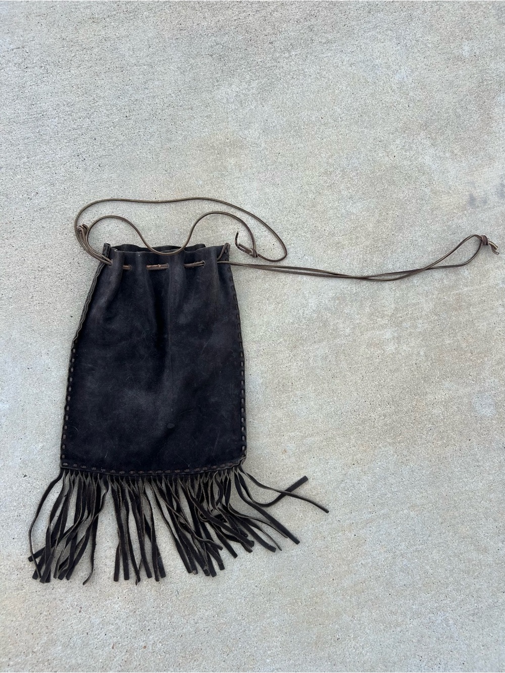Handmade Brown Suede Drawstring Crossbody Shoulder Bag with Fringe - Vintage! - Picture 3 of 12